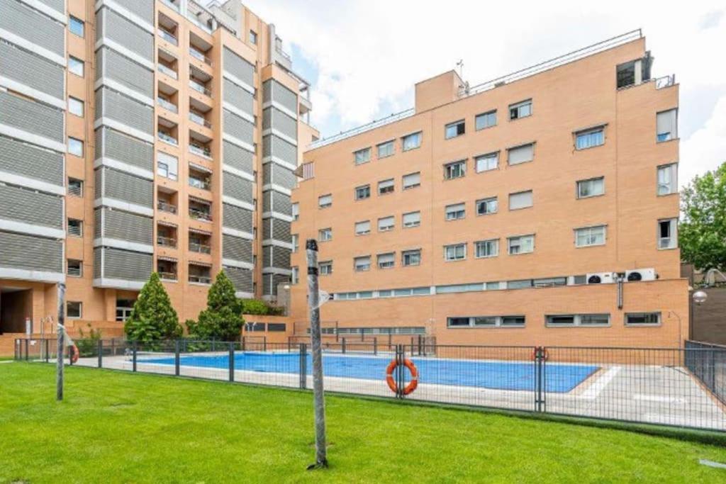 Impresionante De 4 3 Banos Y 2 Plazas De Garaje Appartamento *